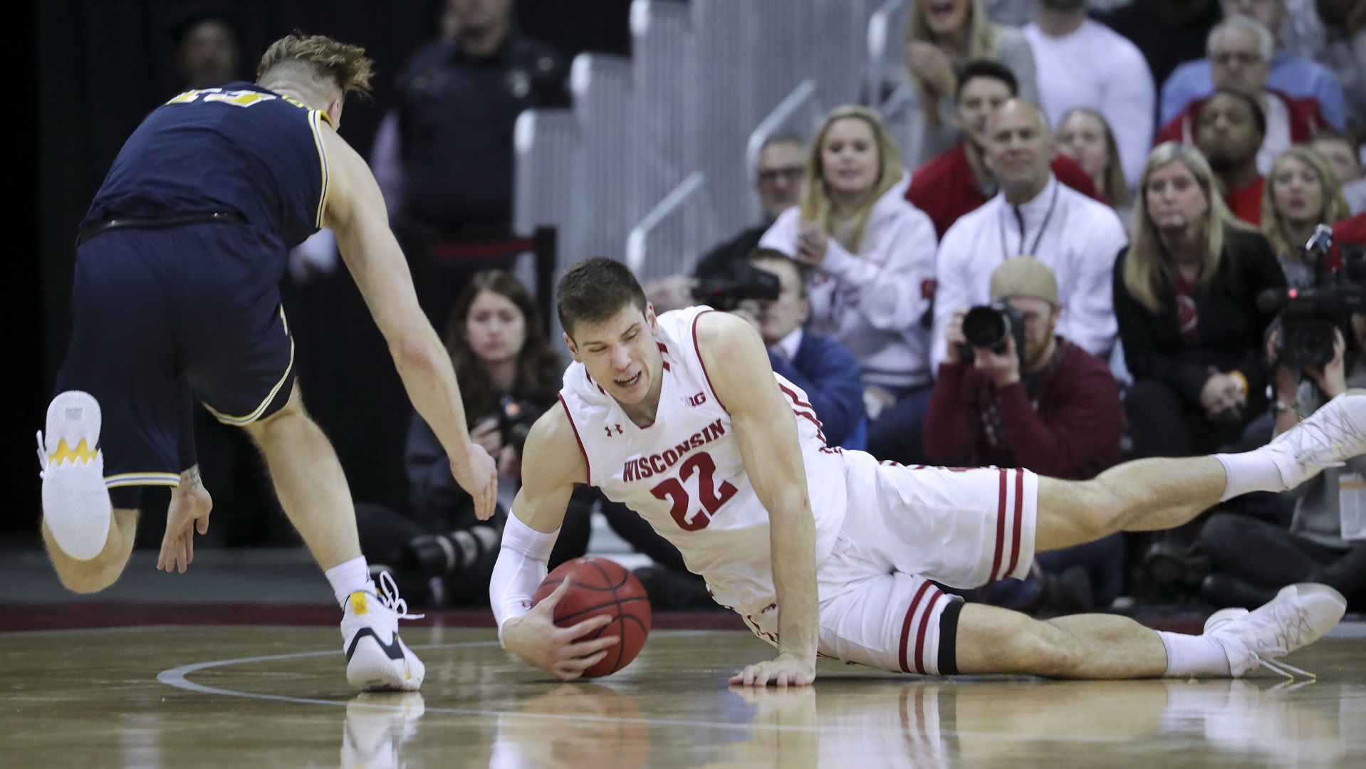 Badgers 64, No. 2 Wolverines 54